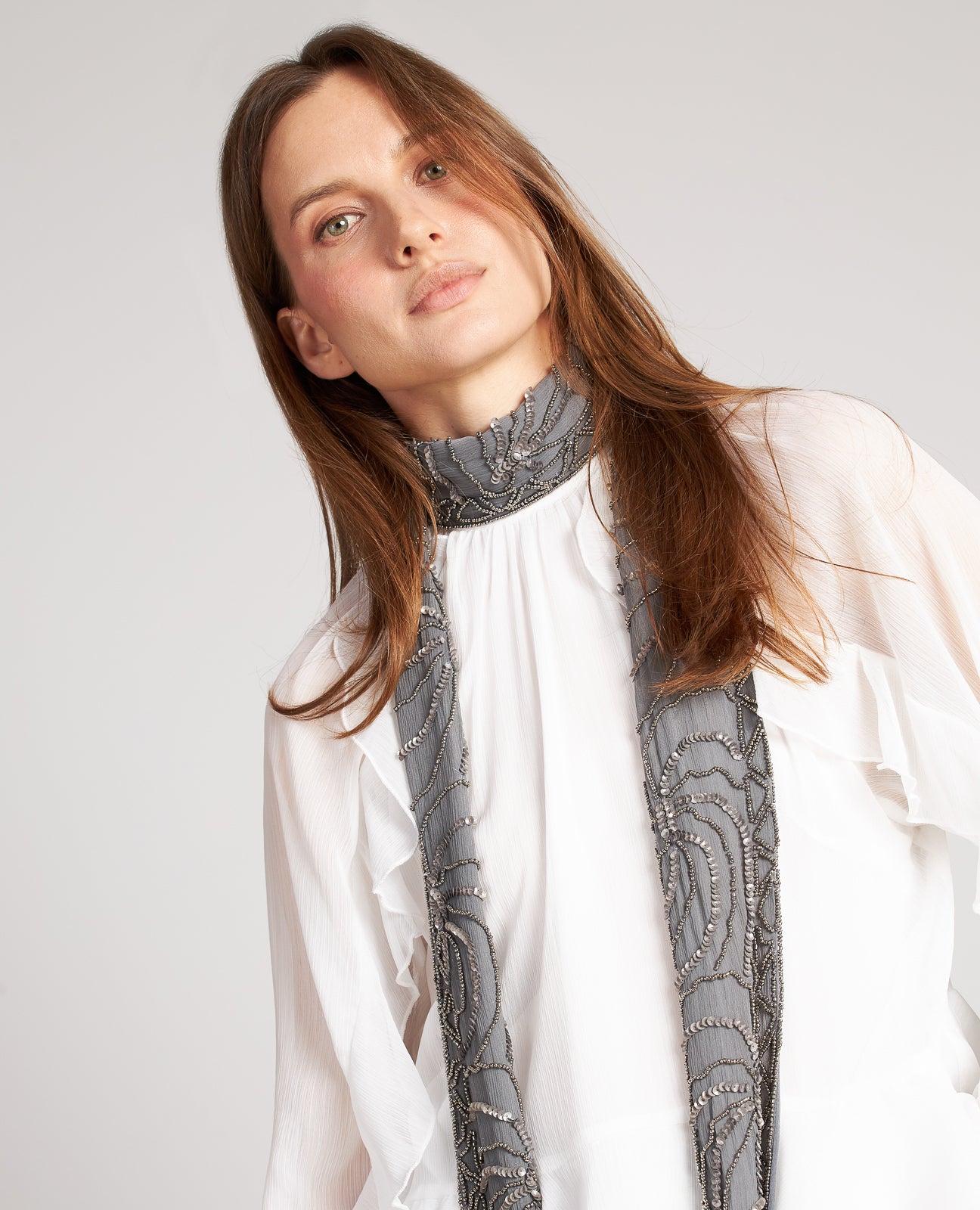 alma-en-pena-chiffon-schal-mit-perlen-tuch-grau-10-x-200-cm image 2