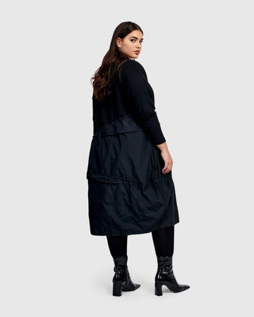 alembika-urban-alpha-cargo-dress-schwarz-midi-cocoon image 5