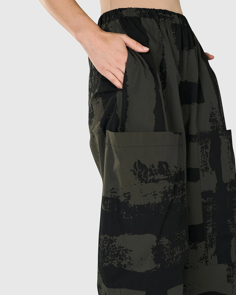 alembika-urban-origami-barrel-pants-khaki image 1