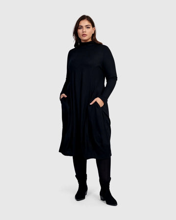 alembika-essential-turtleneck-cocoon-dress-black-midikleid image 8