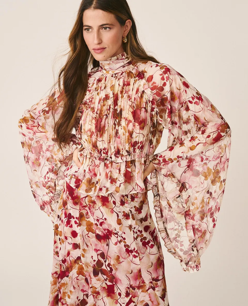 alma-en-pena-floral-pleated-blouse-chiffonbluse-rosa-blumen-plissee image 1