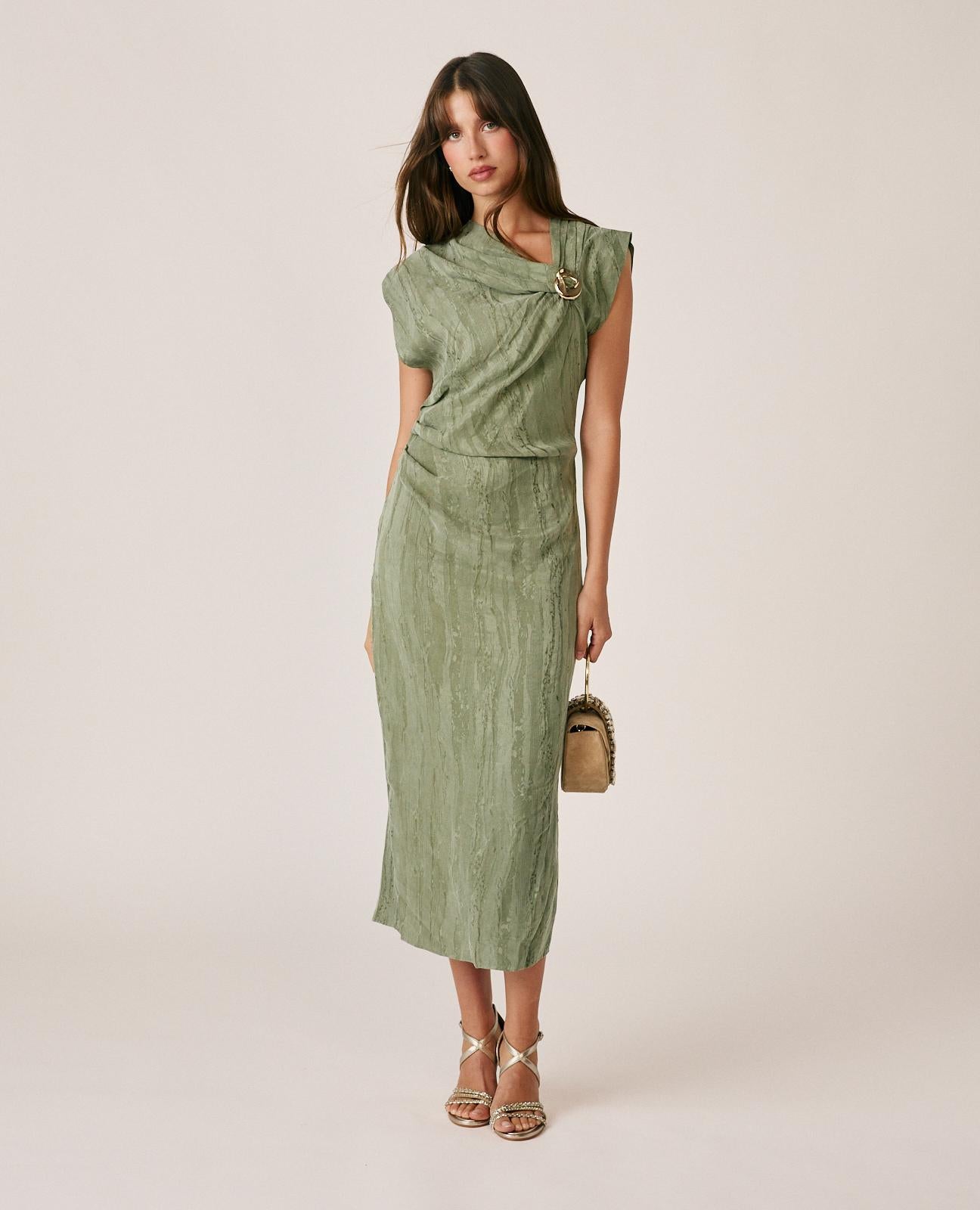alma-en-pena-moir-jacquard-midi-dress-midikleid-khaki-drapiert image 1
