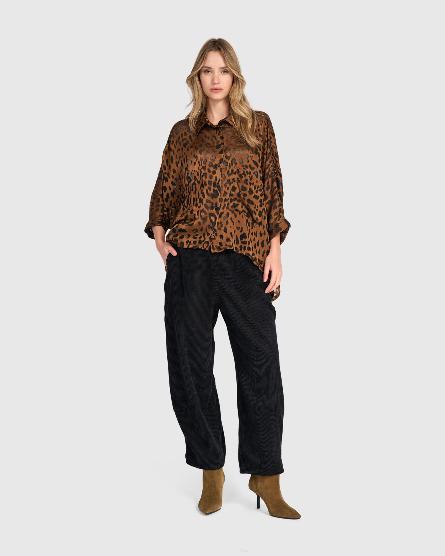 alembika-bodhi-draped-bluse-cognac-leopard image 7