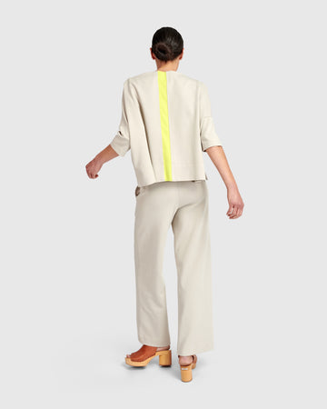alembika-urban-boxy-top-cream-boxy-top-mit-stehkragen-und-kontraststreifen image 5