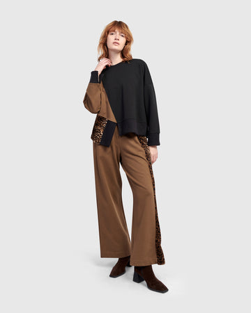 alembika-urban-strut-relaxed-hose-camel image 2