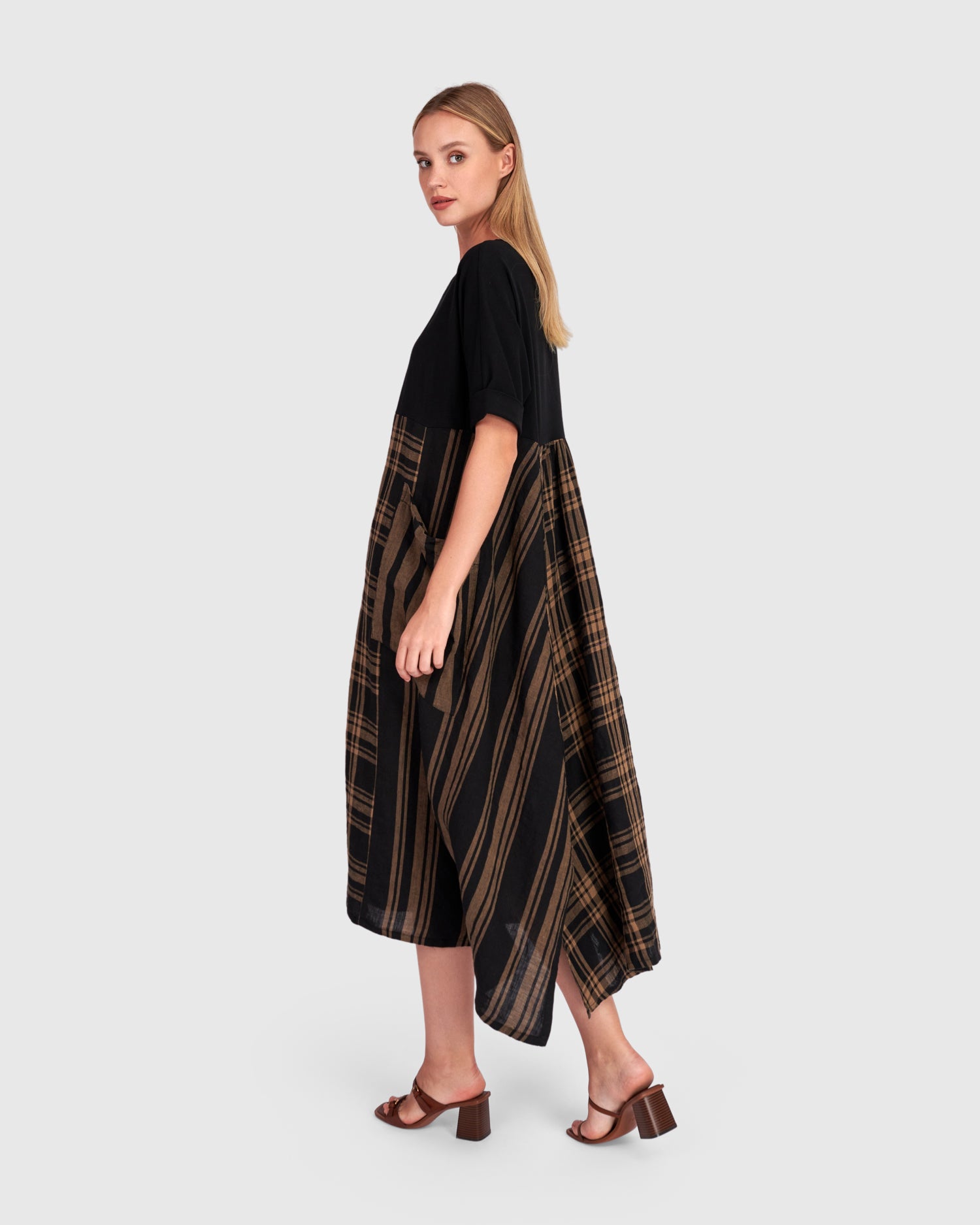 alembika-medjdool-maxi-dress-sd900t-black-sepia-plaid image 4