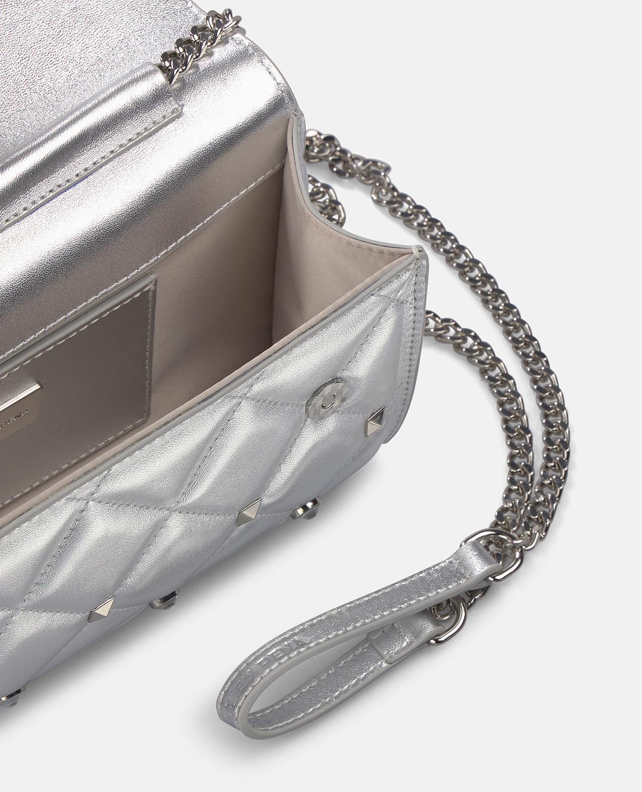 alma-en-pena-clutch-silber-mit-bunten-nieten image 4