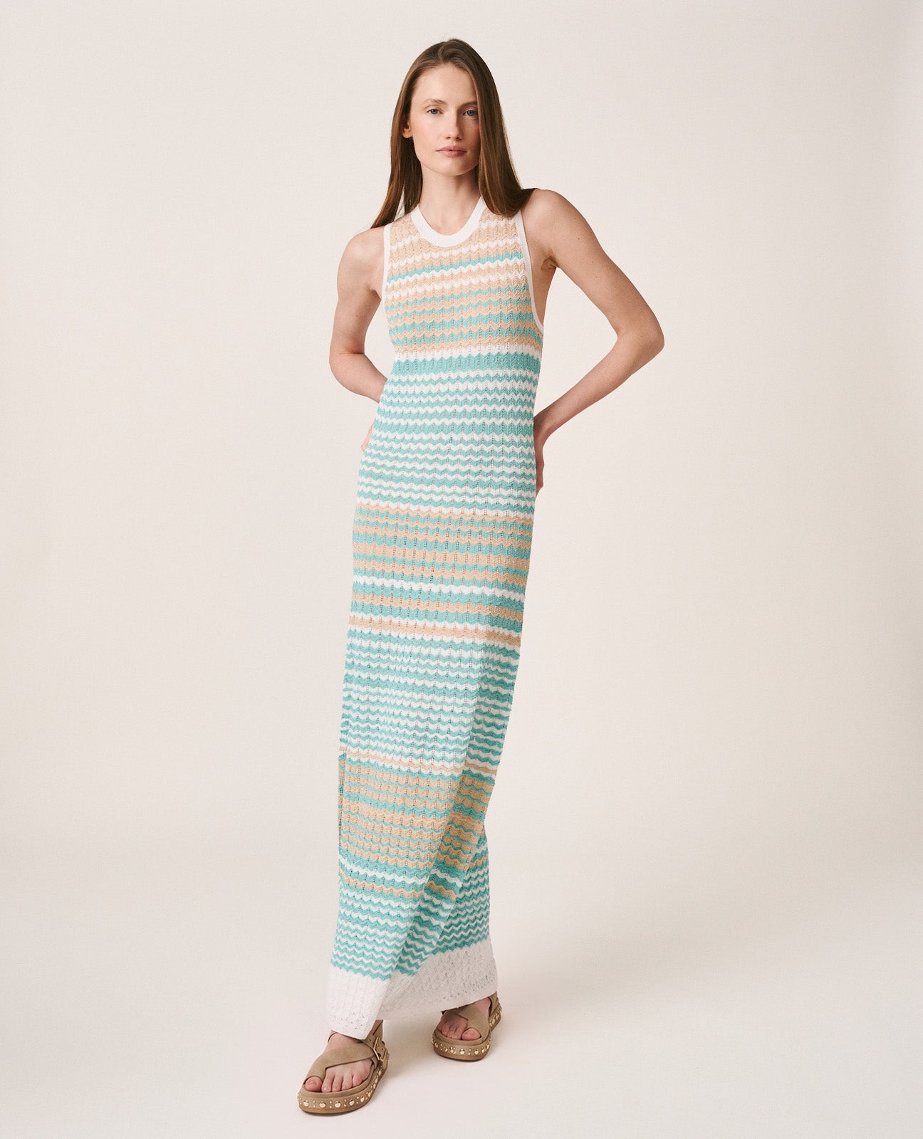alma-en-pena-sleeveless-knit-dress-langes-rmelloses-strickkleid-blau image 3