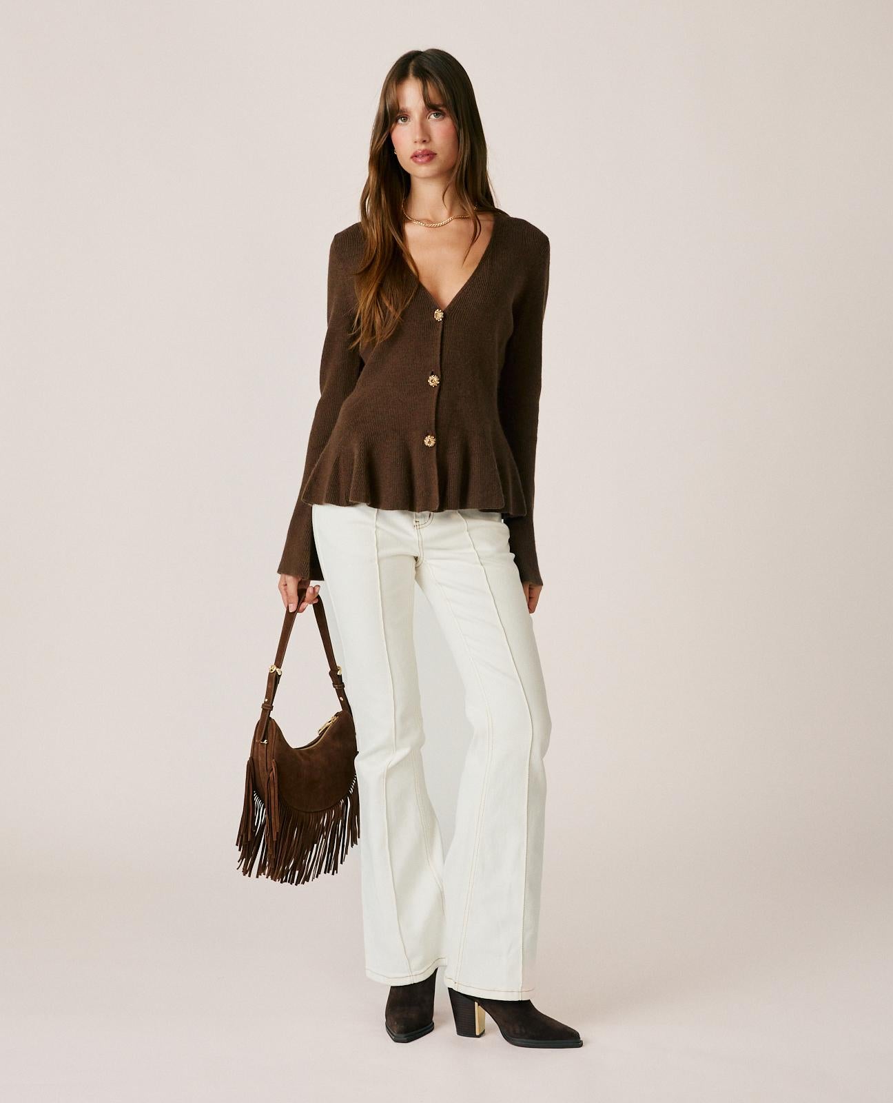alma-en-pena-v-ausschnitt-strick-cardigan-braun-mit-schmuckkn-pfen image 3