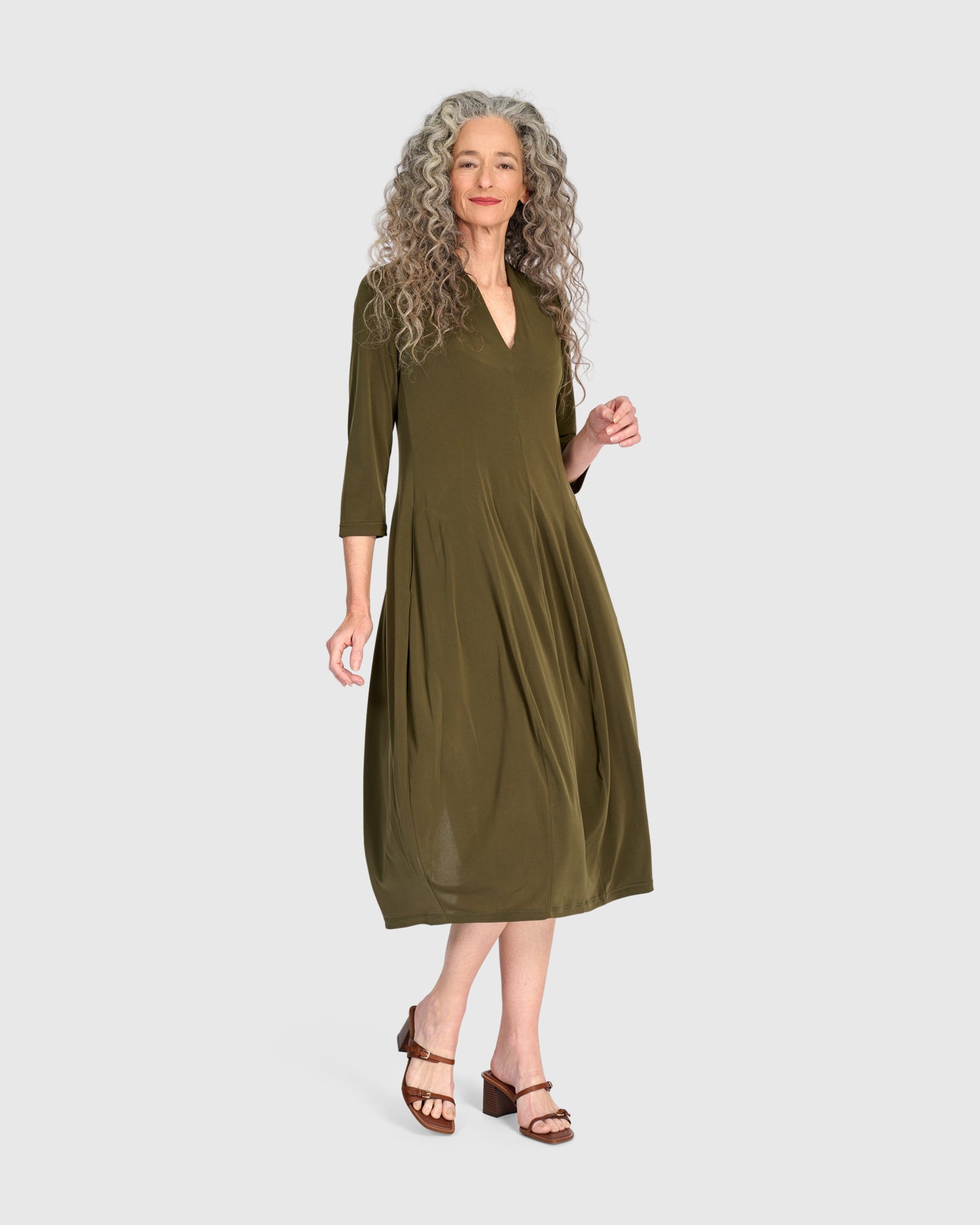 alembika-essential-slinky-cocoon-dress-khaki-kleid image 1