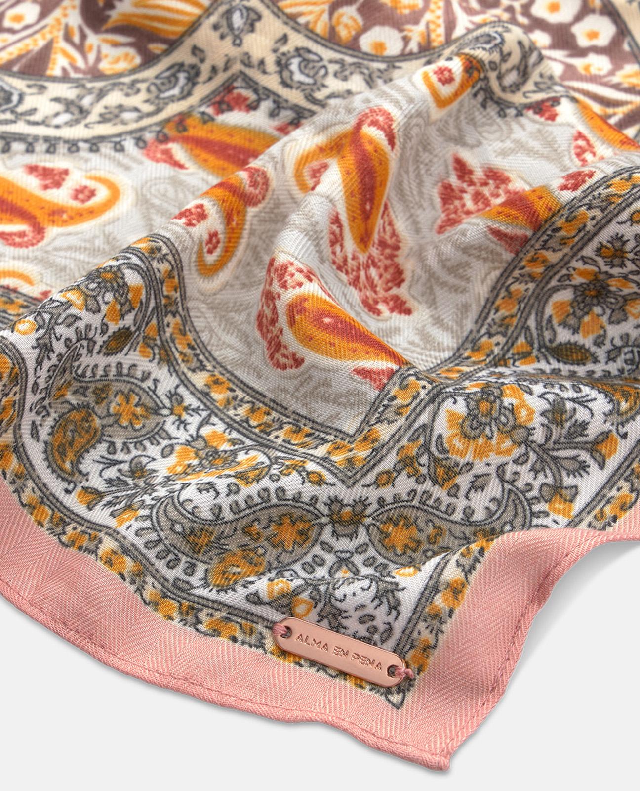 alma-en-pena-tuch-quadratisch-multicolor-paisley-camel image 4
