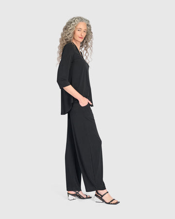 alembika-essential-slinky-v-neck-top-schwarz image 4