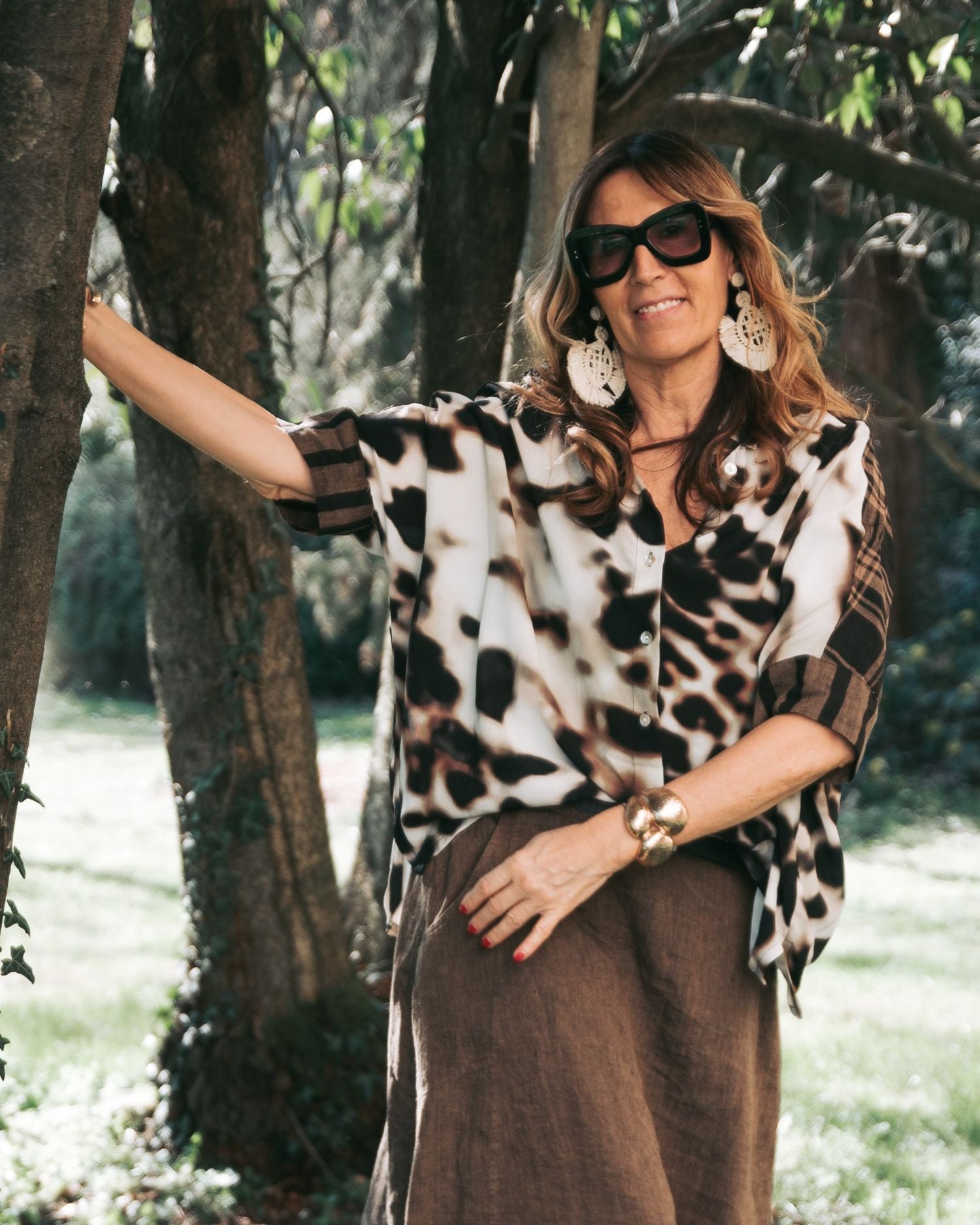 alembika-fawn-camp-shirt-bluse-in-leopard image 2