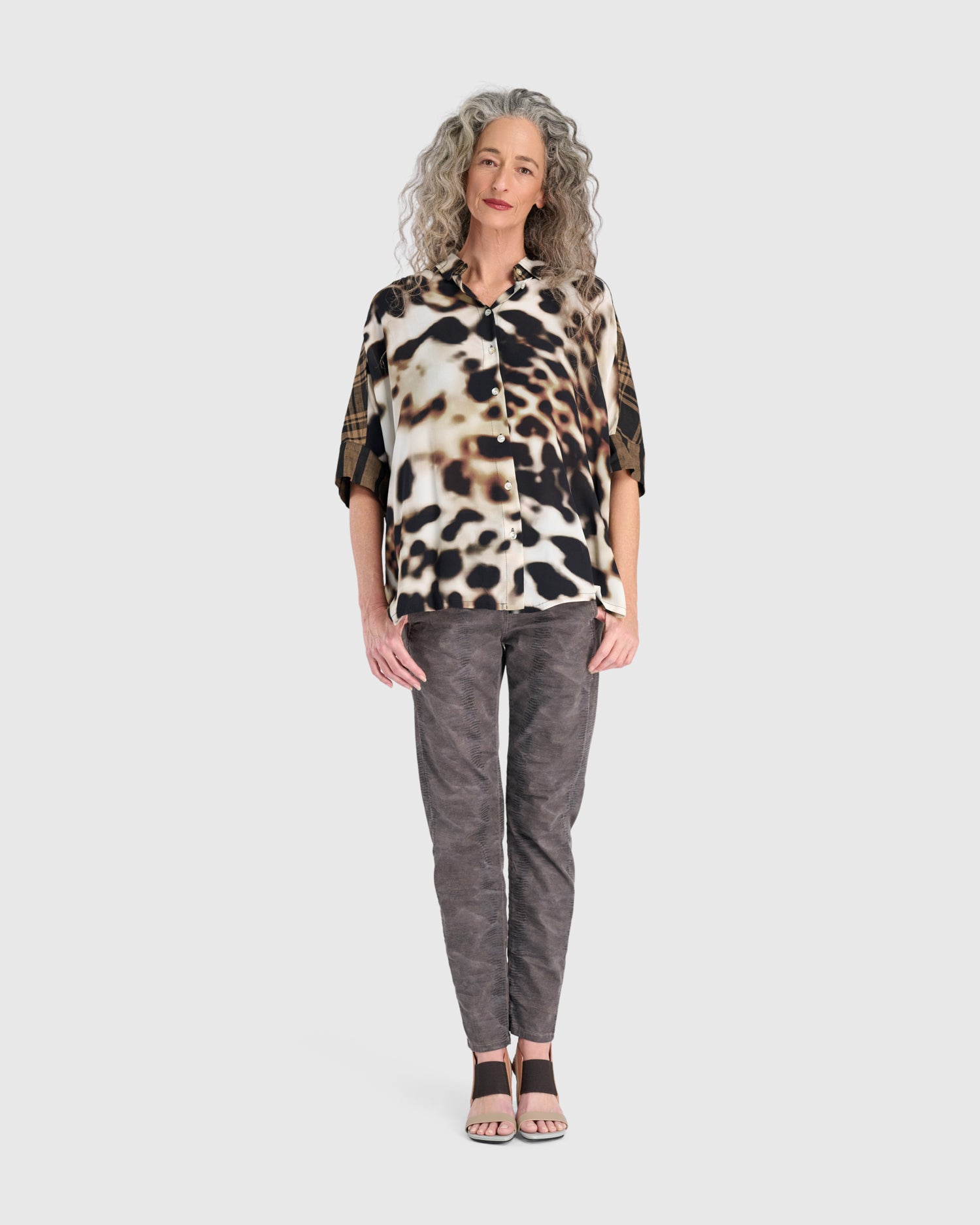 alembika-fawn-camp-shirt-bluse-in-leopard image 8