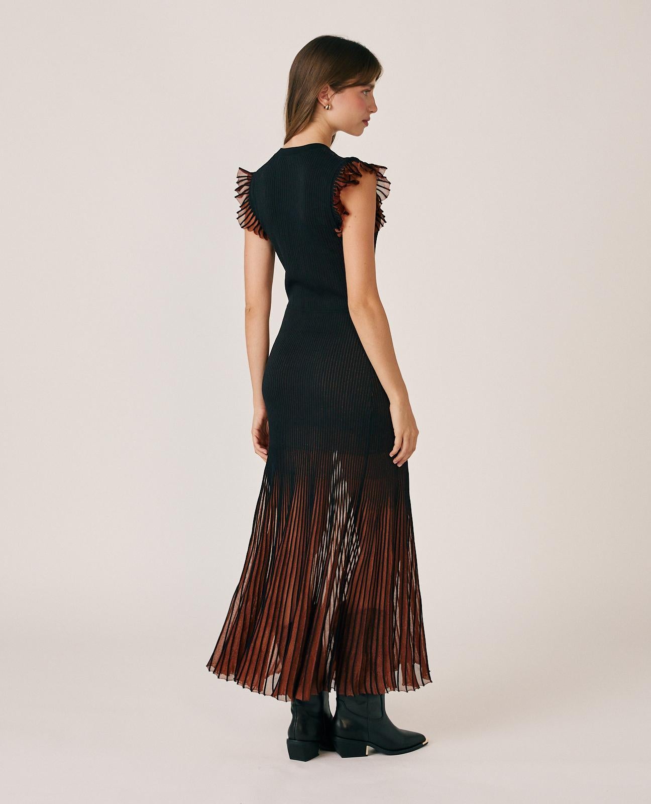 alma-en-pena-ribbed-midi-kleid-schwarz-mit-fransen-figurbetont image 6