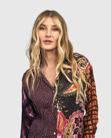 alembika-rodeo-shirt-mix-gekrepte-relaxed-bluse-mit-print image 4