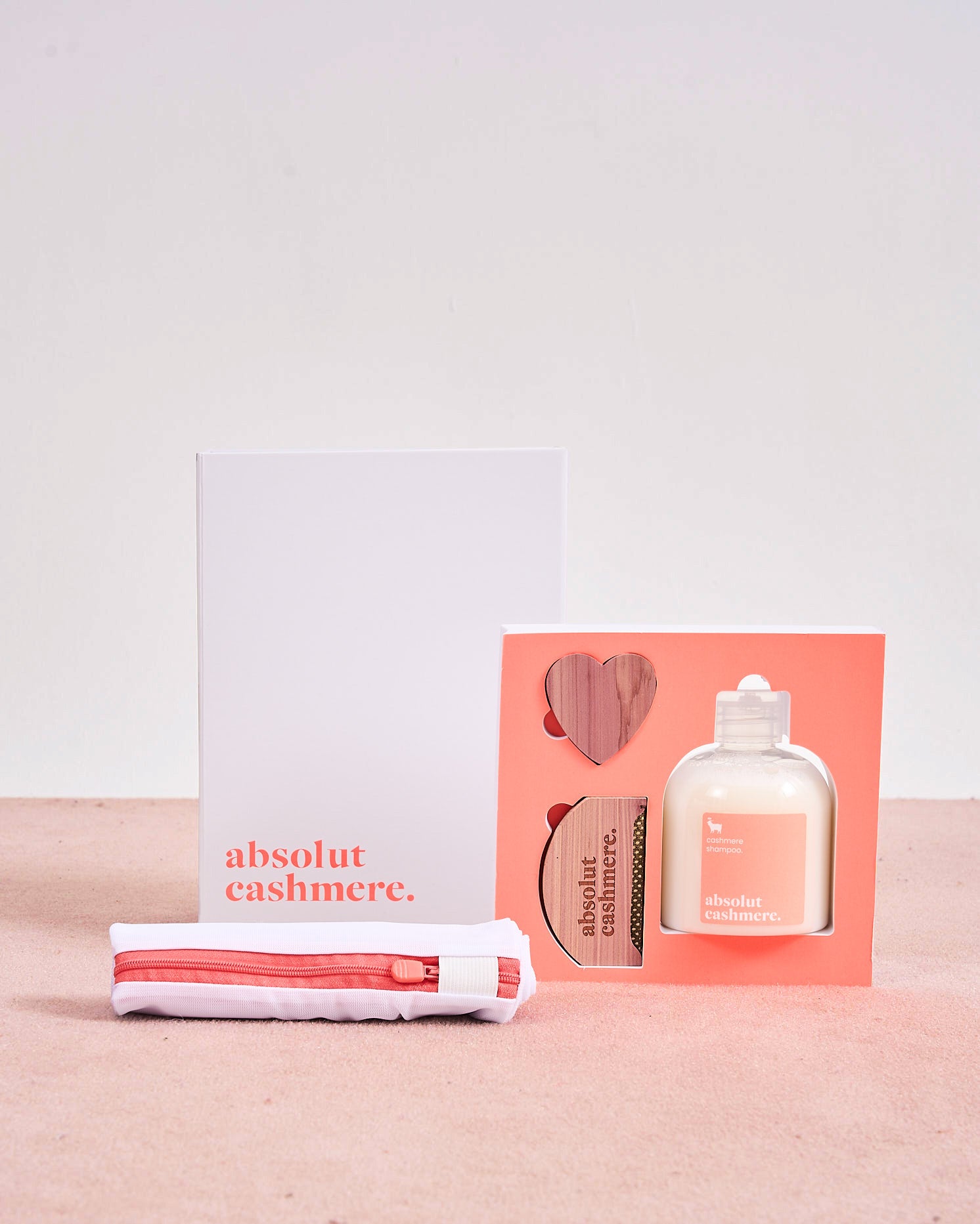 absolut-cashmere-pflegeset-f-r-kaschmir-pullover-zedernholz-herz-fusselk-mm-wasc image 2