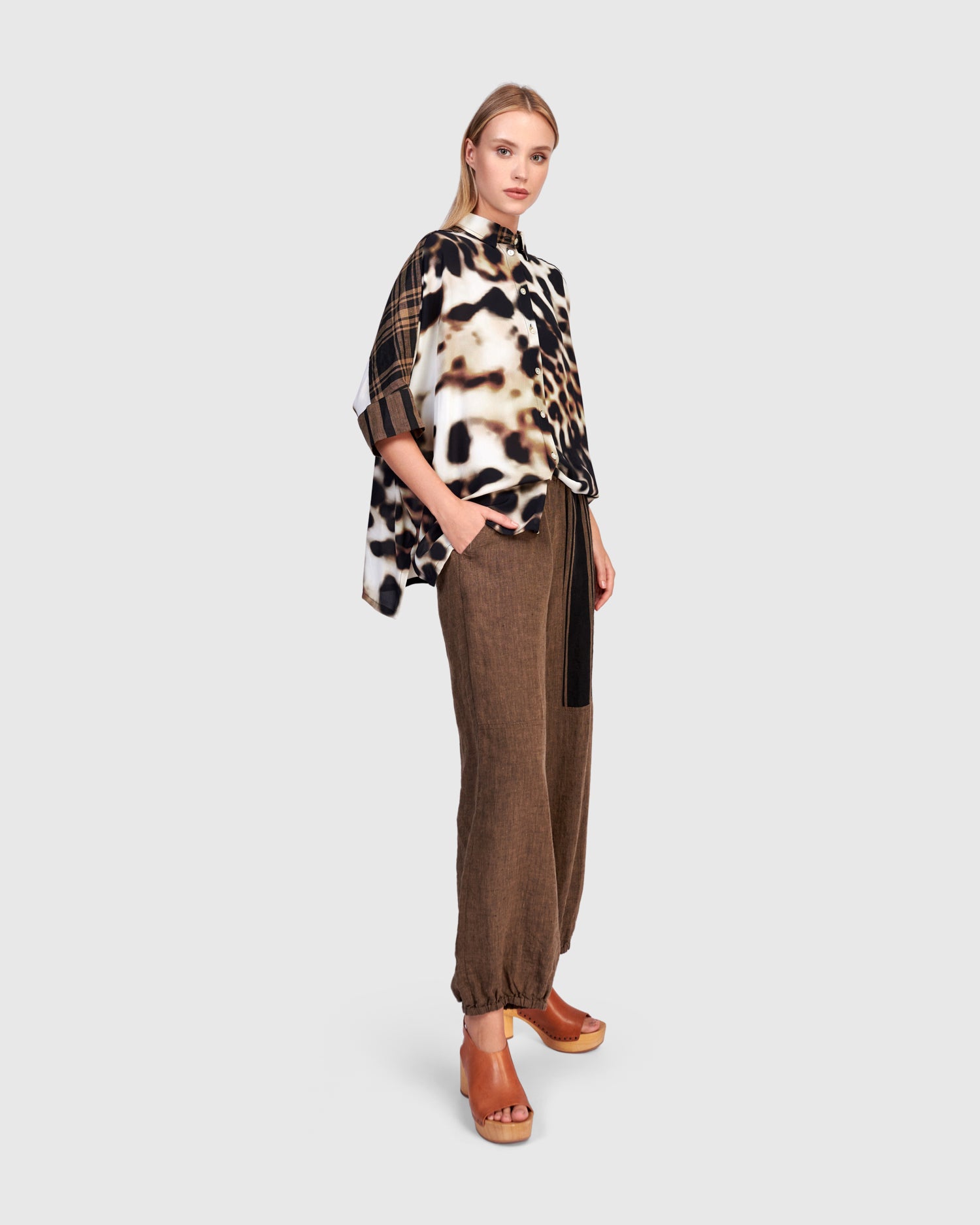 alembika-fawn-camp-shirt-bluse-in-leopard image 4