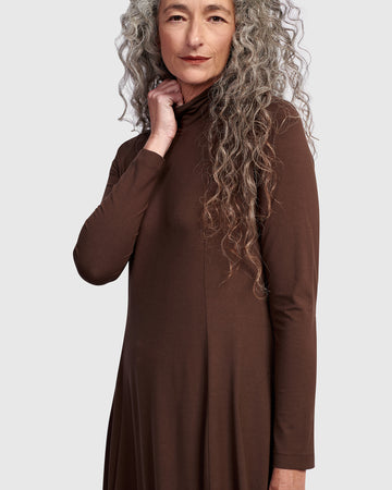 alembika-essential-turtleneck-cocoon-kleid-umber image 3