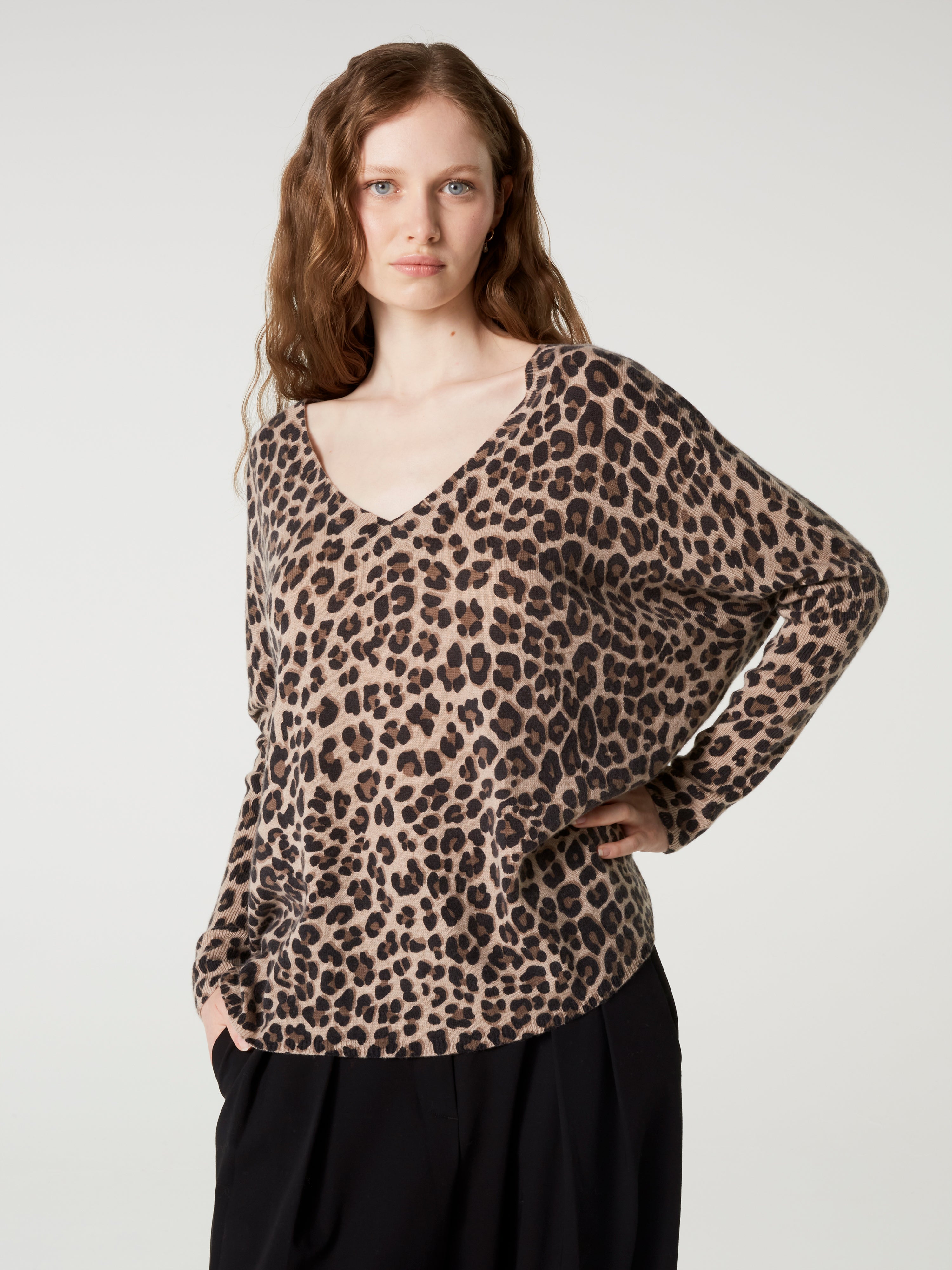 absolut-camille-print-kaschmir-poncho-pullover-damen-leo-v-ausschnitt image 1