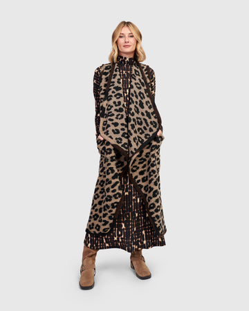 alembika-savage-cozy-draped-weste-leopard-strickweste-lang image 3