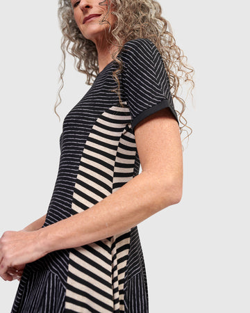 alembika-urban-yucatan-crew-cocoon-kleid-streifen image 6