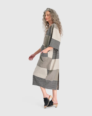 alembika-urban-unfurl-pocket-kleid-sand-stripes-relaxed image 4