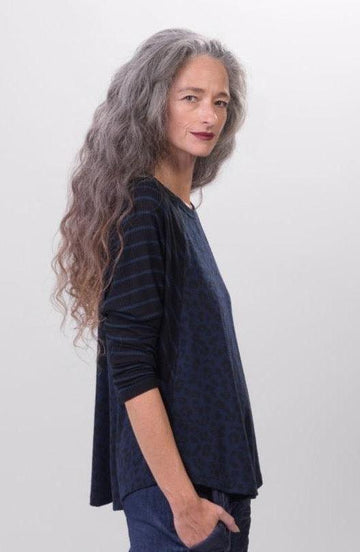 alembika-chiu-raglan-top-navy-leo image 2
