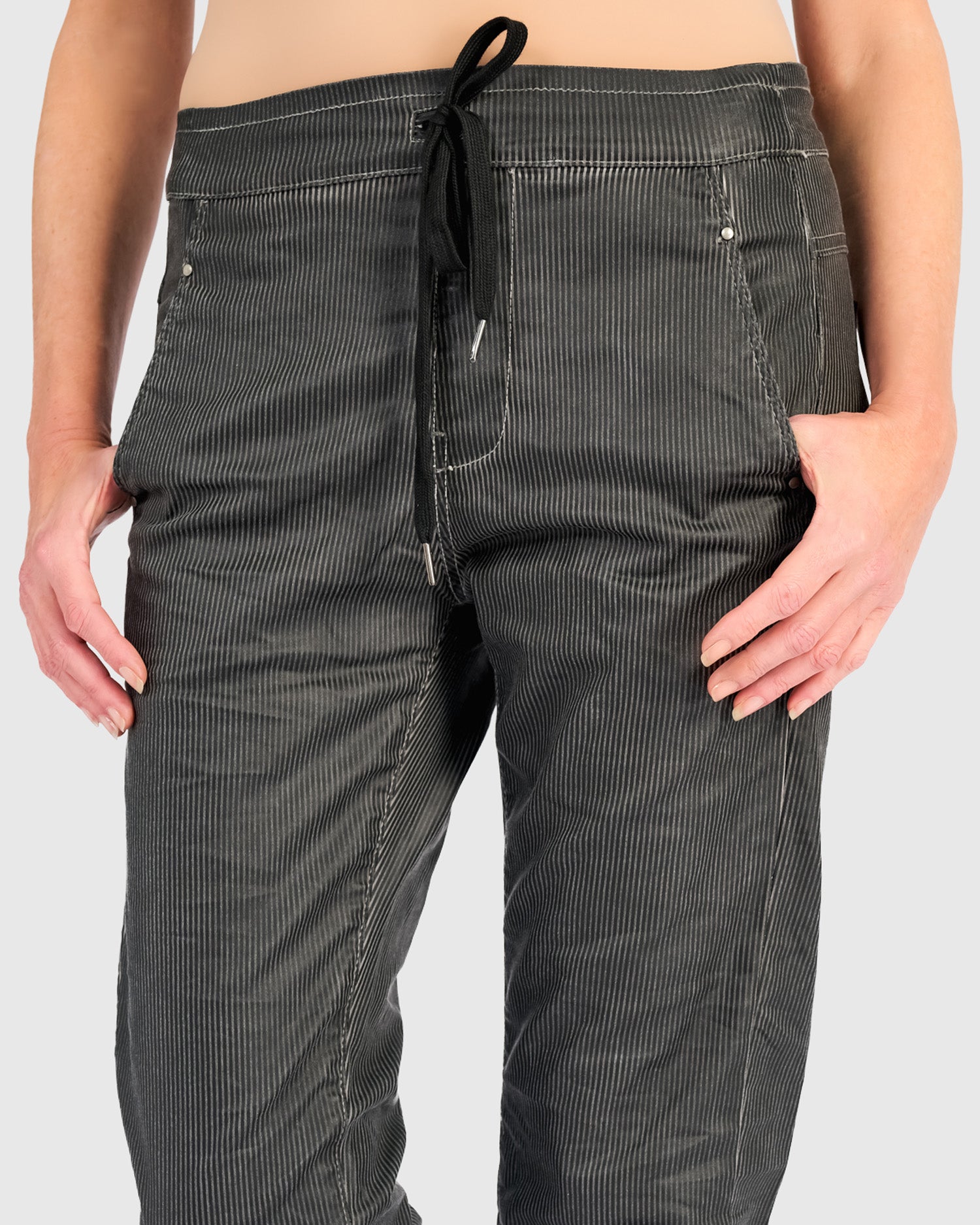 alembika-pinstripe-iconic-stretch-jeans-carbon image 2