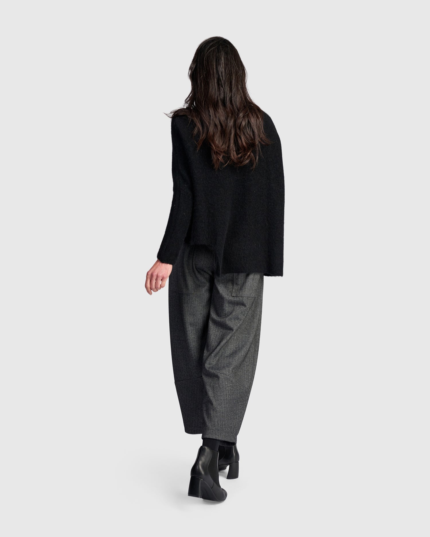 alembika-sculpt-boxy-sweater-pullover-black image 5