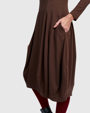 alembika-essential-turtleneck-cocoon-kleid-umber image 2