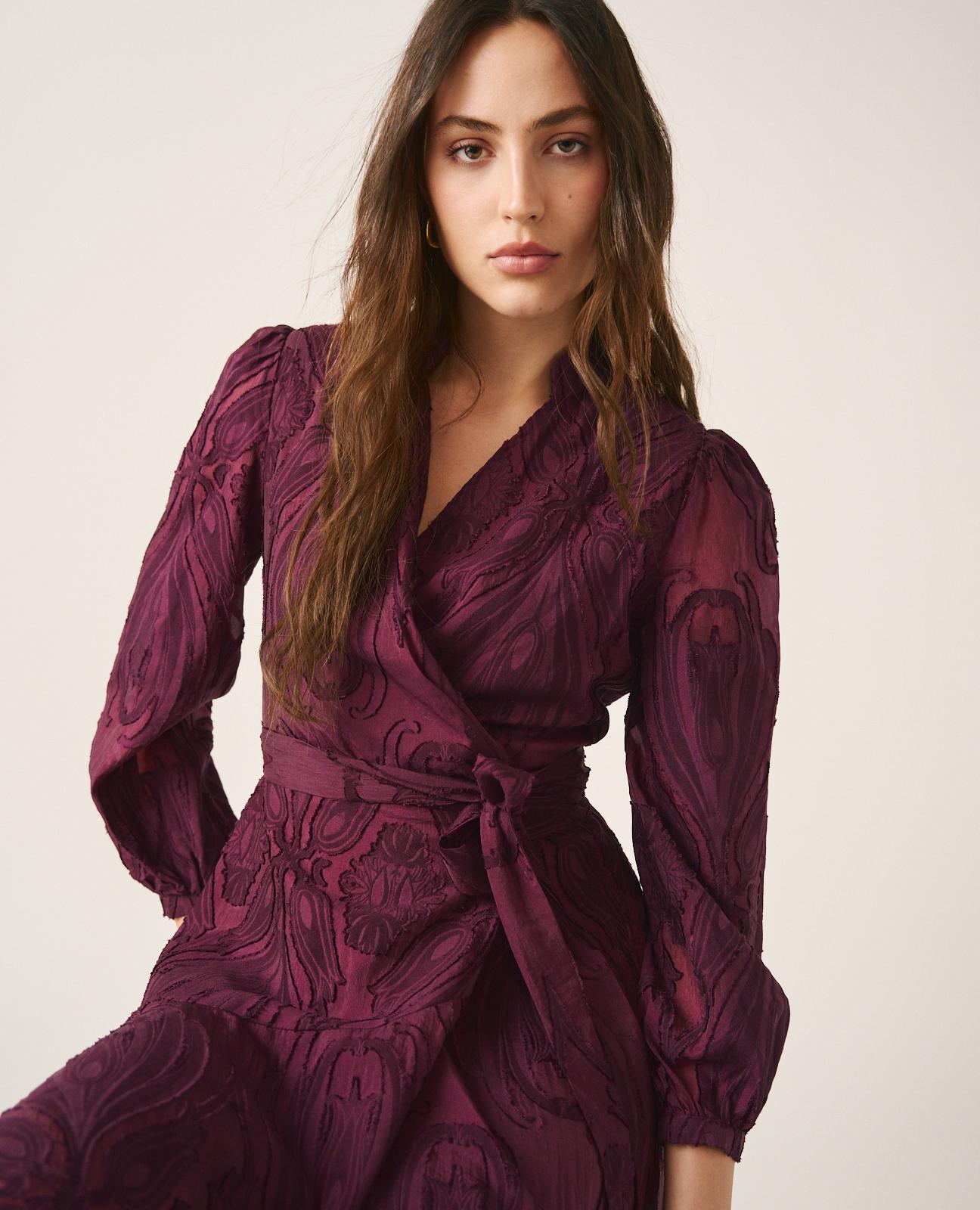 alma-en-pena-jacquard-dress-jacquard-kleid-midi-langarm-violett image 3