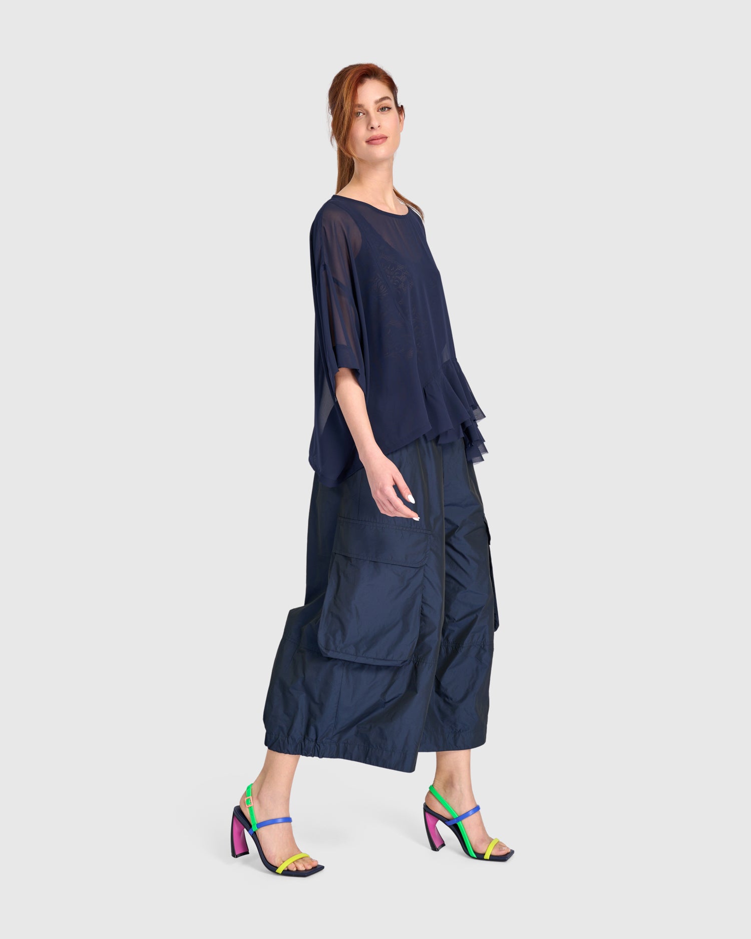 alembika-veiled-chiffon-top-ink-boxy-mit-slip image 6