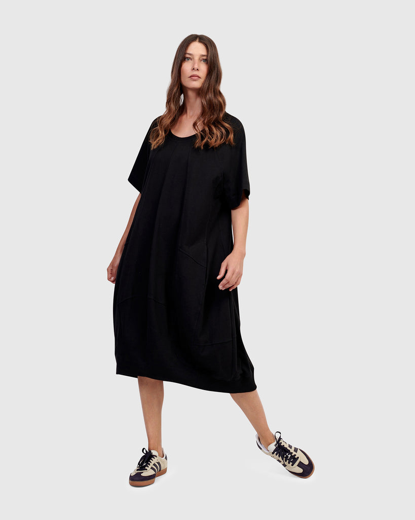 alembika-urban-copenhagen-relaxed-dress-black-cocoon-midikleid image 1
