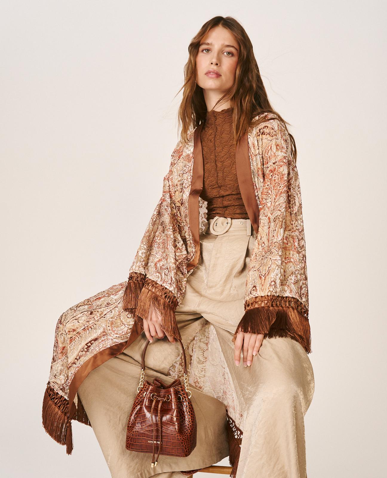 alma-en-pena-bombonera-leder-beuteltasche-camel image 2