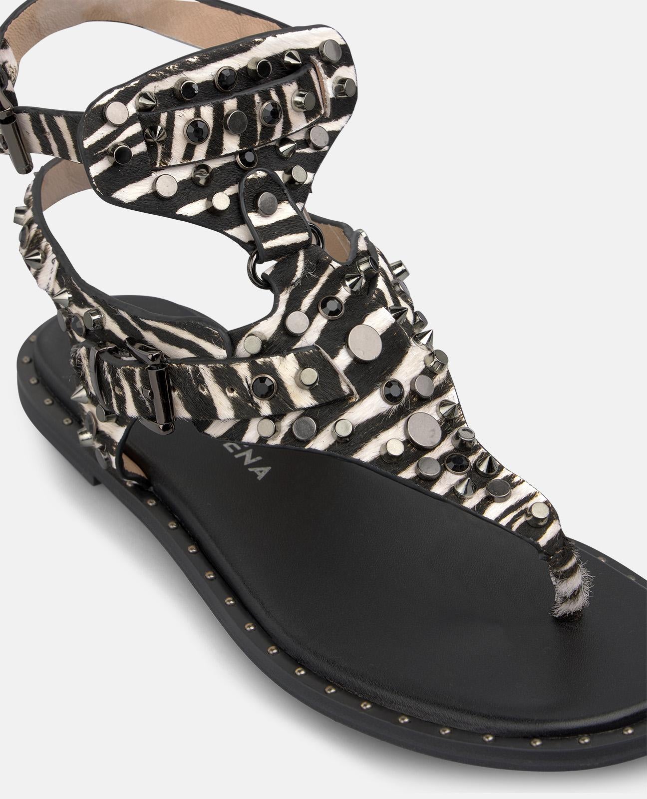 alma-en-pena-sandalen-wei-mit-print-und-nieten-und-kn-chelriemen image 4