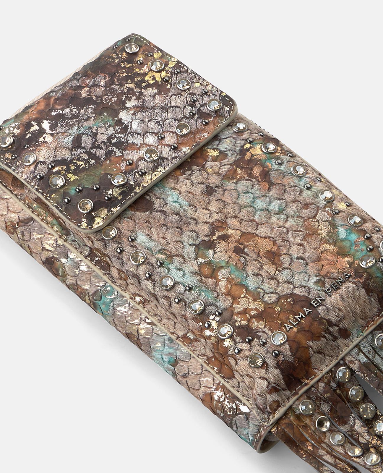 alma-en-pena-natalia-clutch-nieten-leder-camel image 4