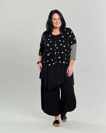 alembika-skylar-crop-cardigan-squares image 2