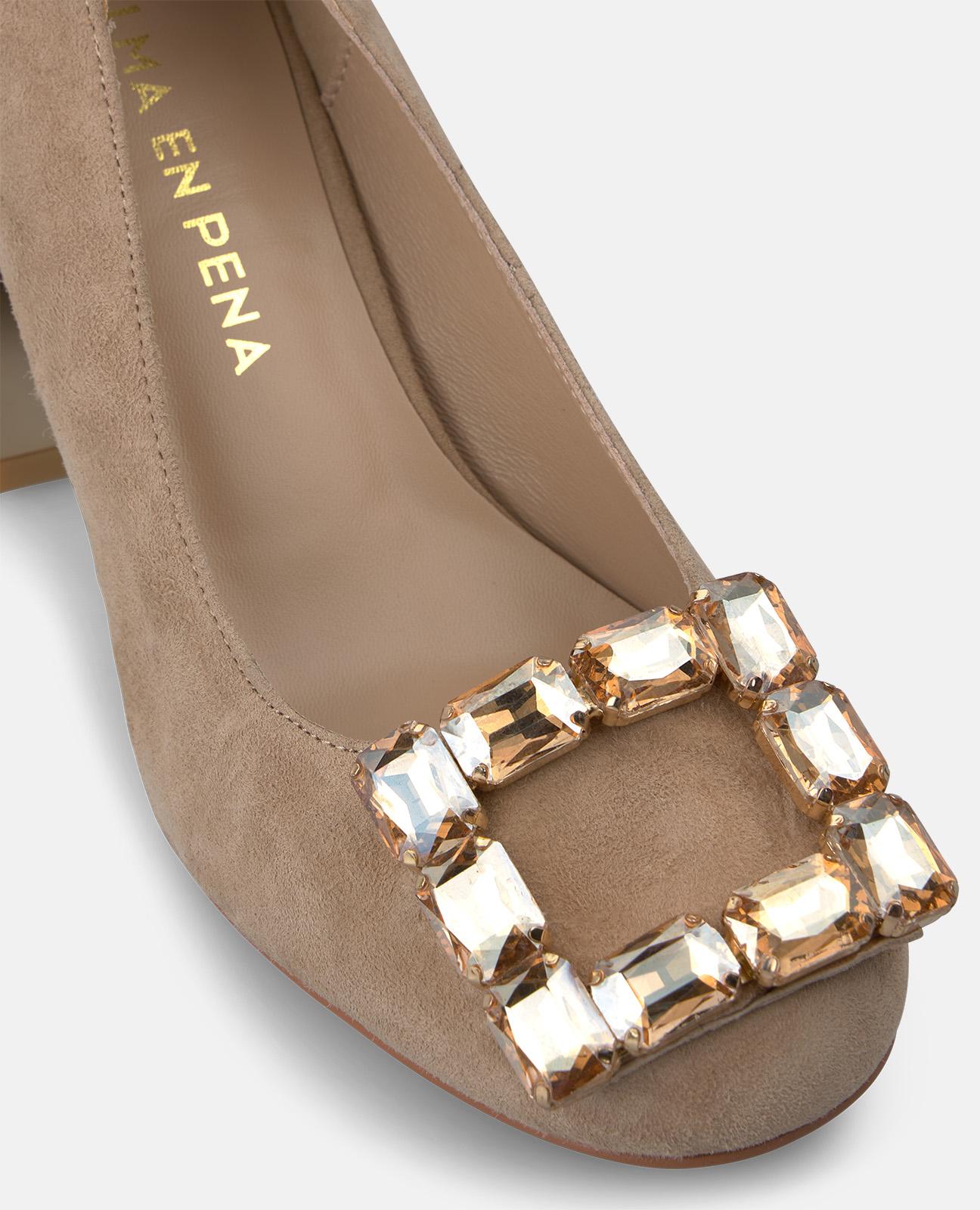alma-en-pena-wildleder-pumps-arena-mit-schmuck-schnalle-7-cm image 4