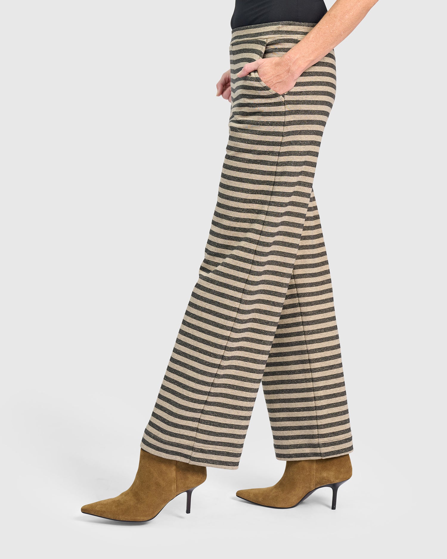 alembika-urban-elevation-straight-hose-camel-stripe image 6