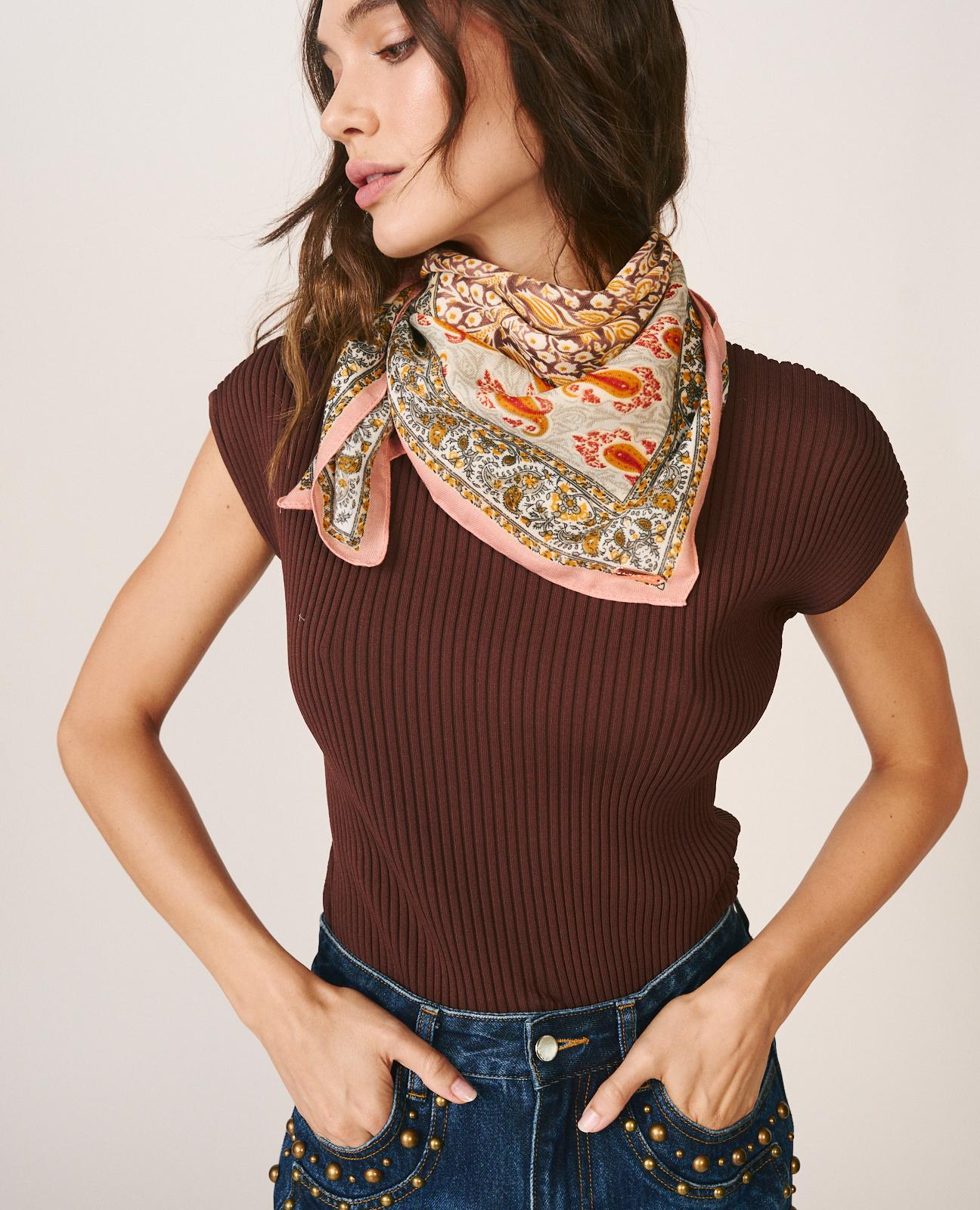 alma-en-pena-tuch-quadratisch-multicolor-paisley-camel image 1