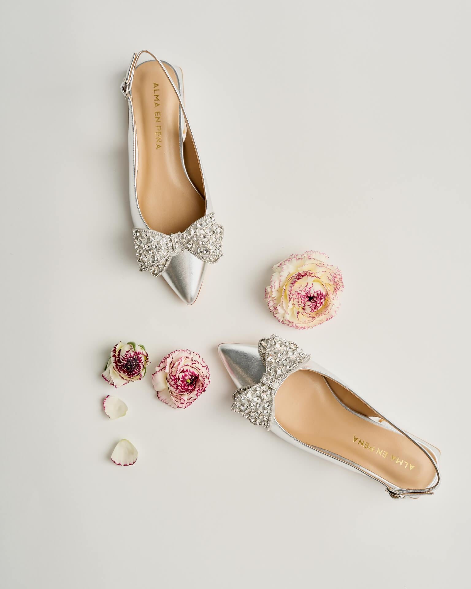 alma-en-pena-ballerina-mit-schleife-silberner-spitzenschuh-2-cm image 1