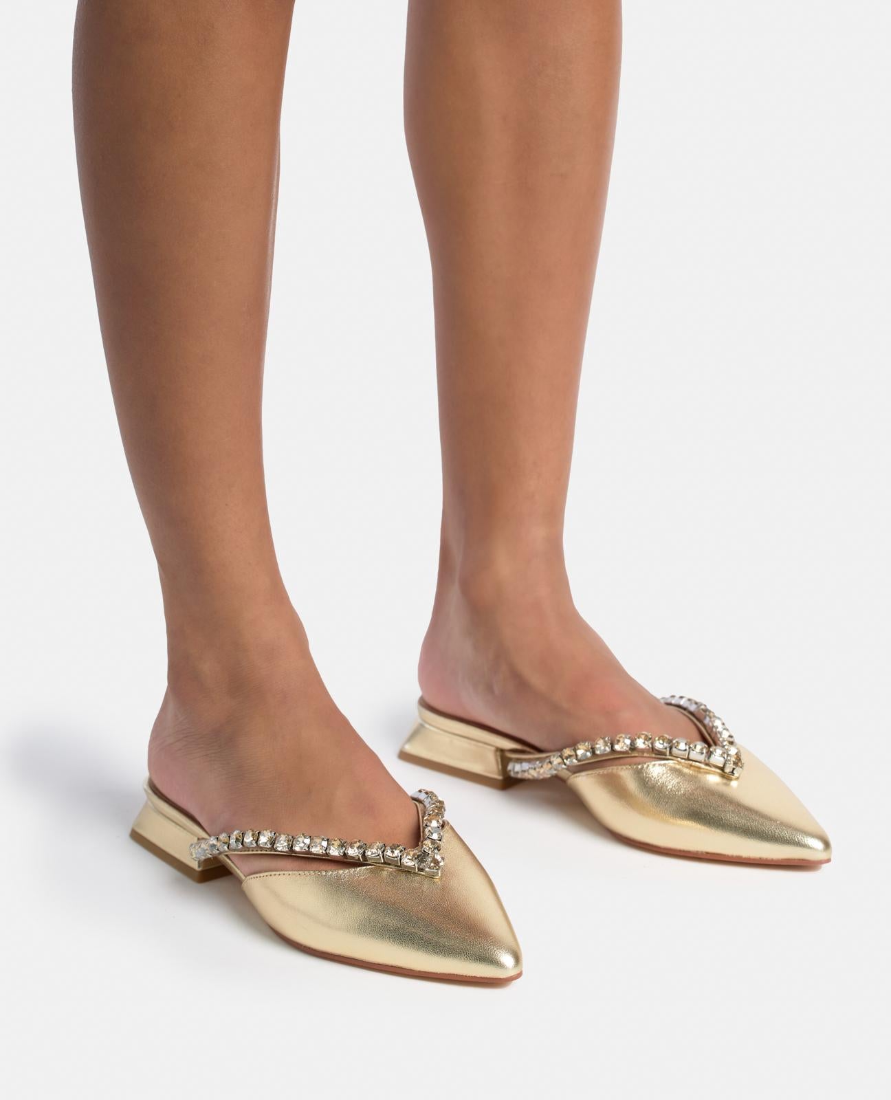 alma-en-pena-mule-mit-strass-riemen-goldener-spitzenschuh-2-cm image 4