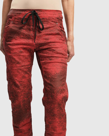alembika-iconic-stretch-jeans-desires-red-stretch-jeans image 2