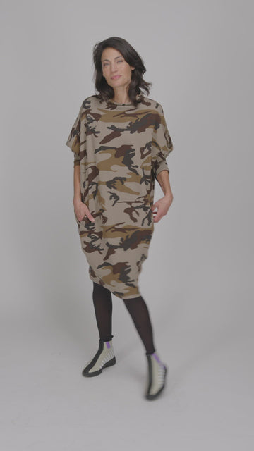 alembika-urban-dolman-kleid-damen-braun-camo image 4