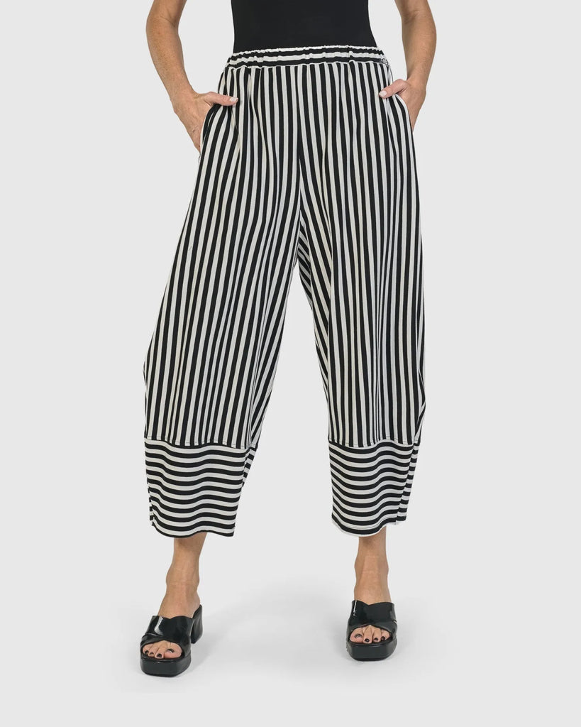 alembika-urban-stripes-lantern-pants-black-hose image 1