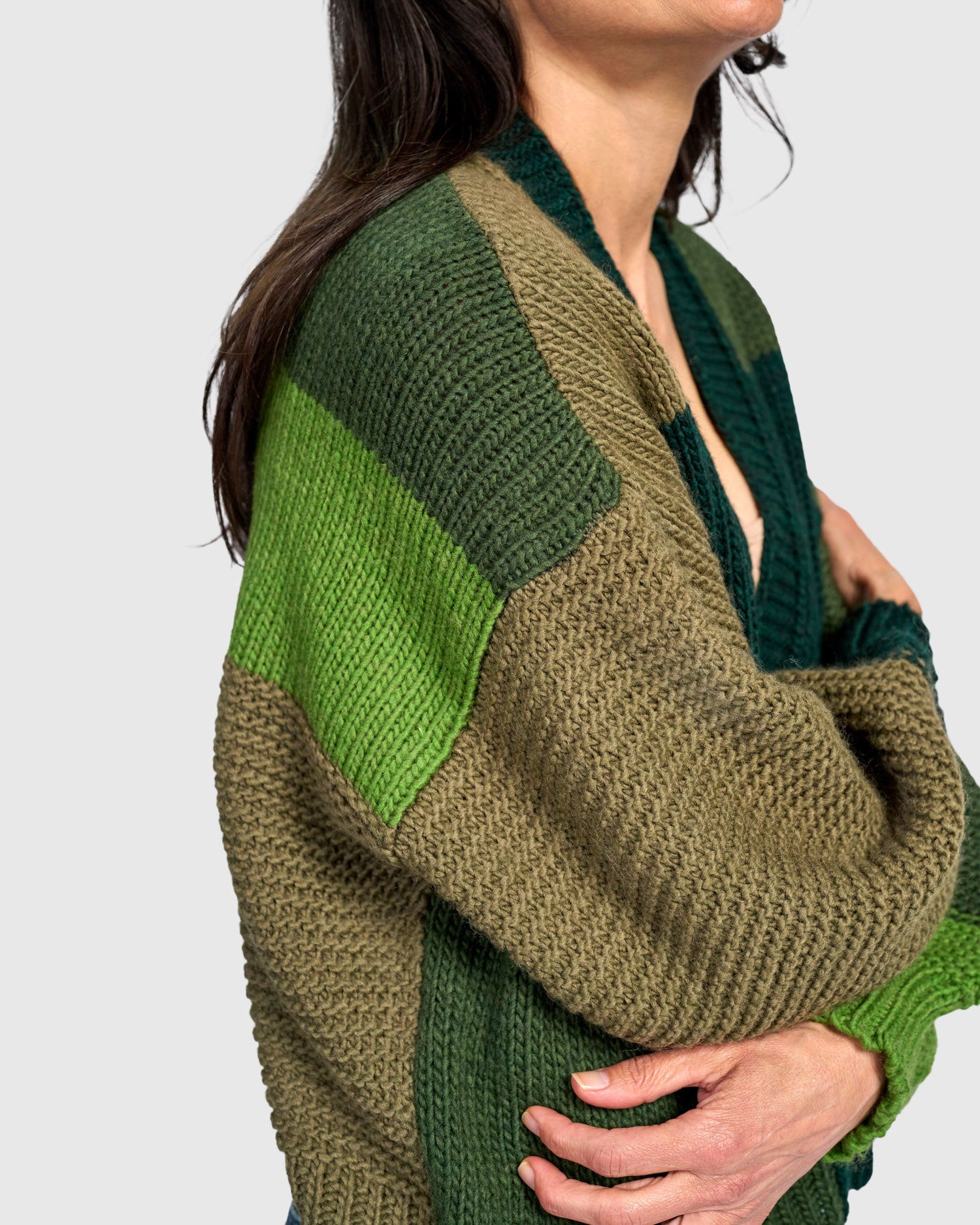 alembika-carnival-chunky-cardigan-pine-damen-strick-cardigan image 2