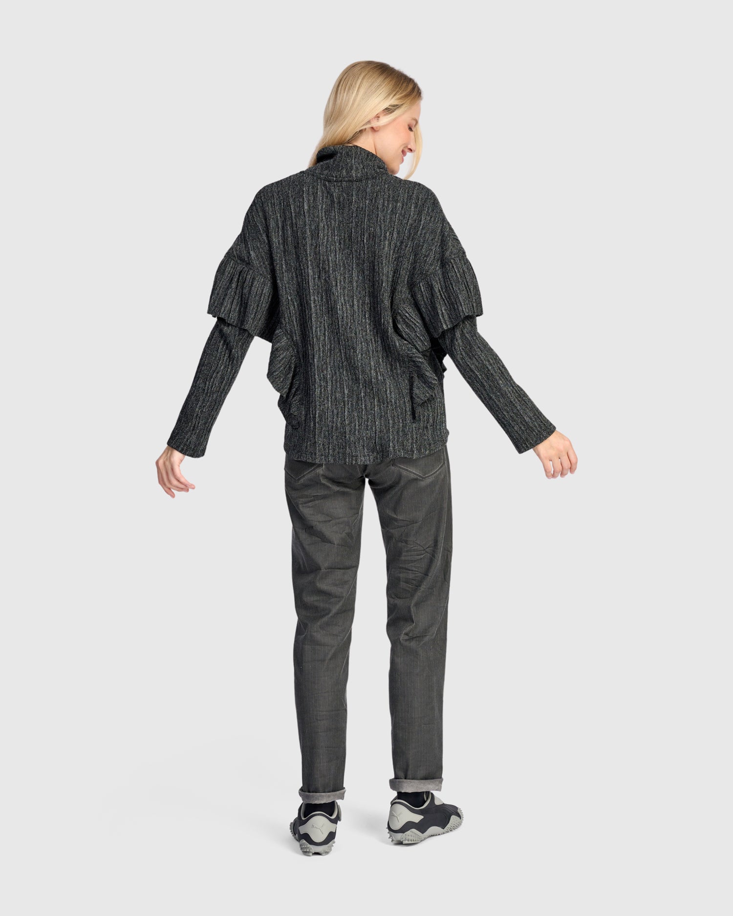alembika-urban-retro-ruffle-top-graphite-strick-rollkragen-mit-r-schen image 5