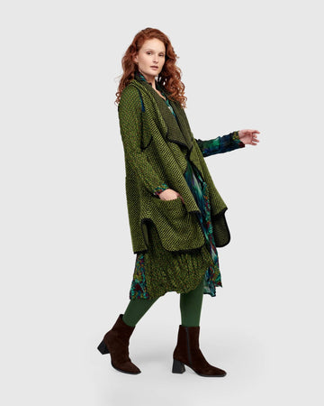 alembika-zora-vest-green-strickweste-mit-wasserfallkragen image 2