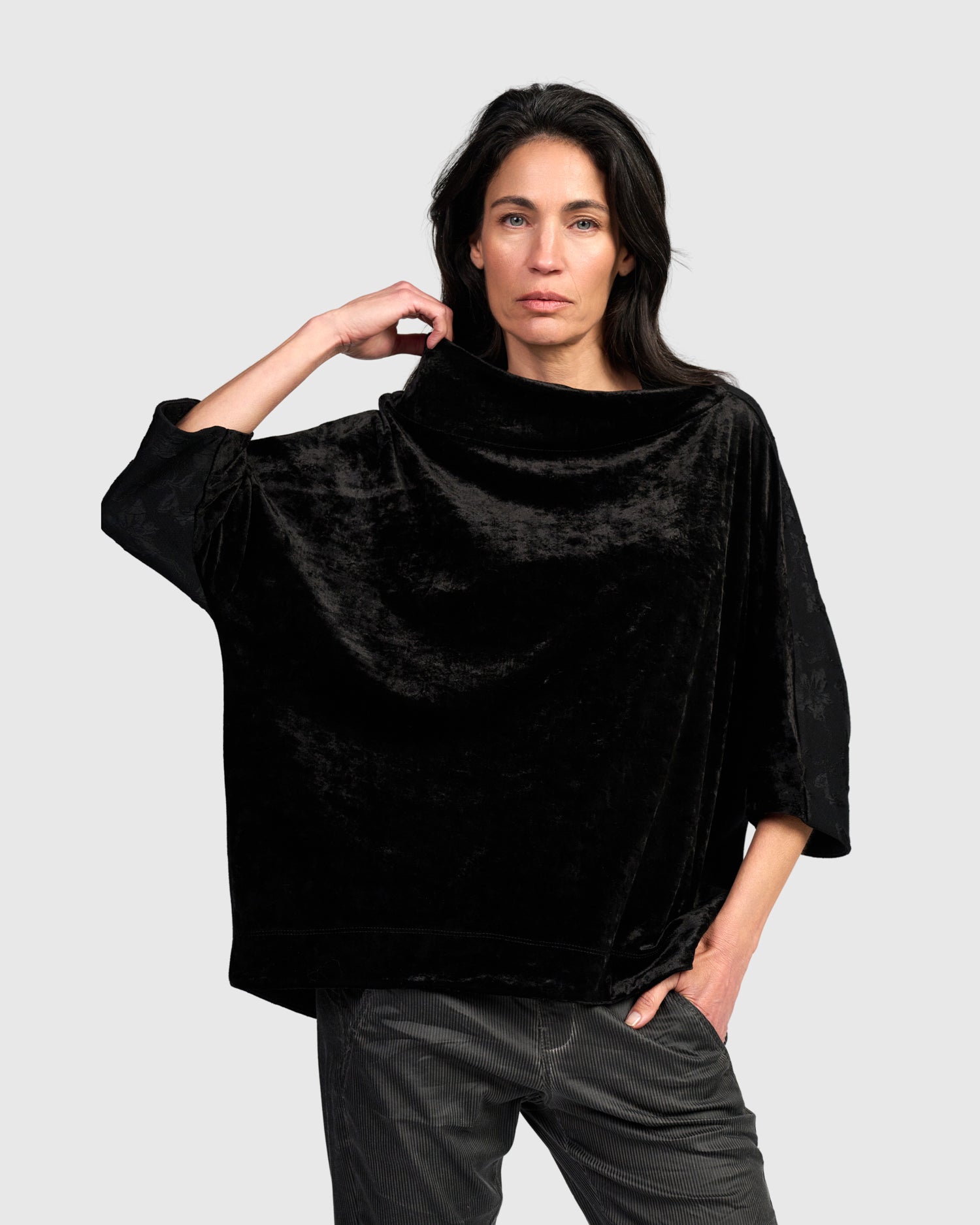 alembika-aster-funnel-pullover-top-black-flora image 1